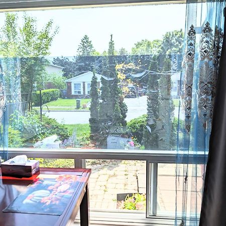 Renovated Cozy Bedroom With Private Washroom 토론토 외부 사진