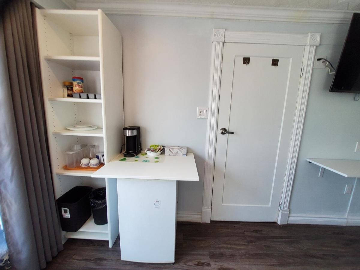 Renovated Cozy Bedroom With Private Washroom 토론토 외부 사진