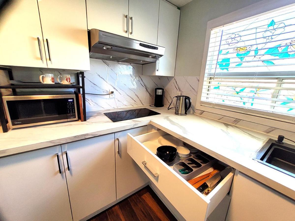 Renovated Cozy Bedroom With Private Washroom 토론토 외부 사진