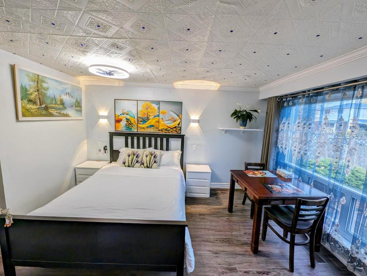 Renovated Cozy Bedroom With Private Washroom 토론토 외부 사진